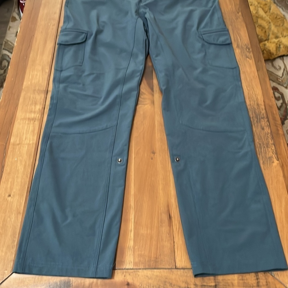 Kuhl NWOT Roll Up Cargo Pants Size 12 - Picture 3 of 13
